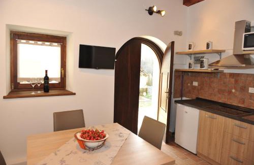 Brda Apartment | Cozy Apartmaji Kumar: Family-Friendly with Breakfast Included