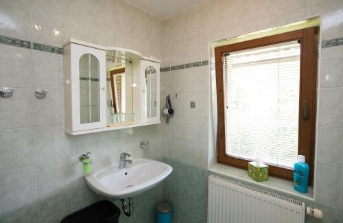 Studor Apartment | Family-Friendly Retreat at Apartmaji Matej Cvetek