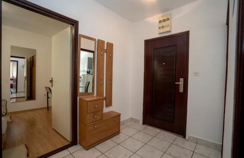 Golubic Apartment | Welcoming Stay at Apartman Čurčić - Rated 9/10 & Family-Friendly