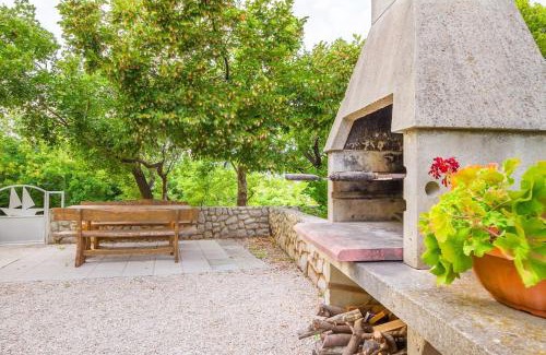 Municipality of Omisalj Apartment | Guest Rated Apartman 1 - An Ideal Stay Awaits You