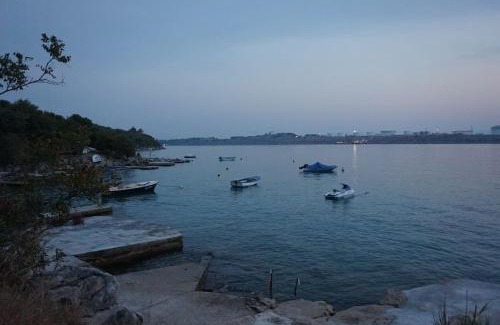 Municipality of Omisalj Apartment | Guest Rated Apartman 1 - An Ideal Stay Awaits You