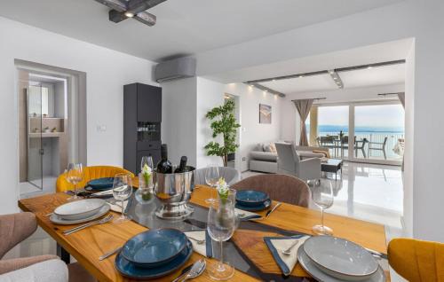 Bregi Apartment | Experience Oceanfront Bliss at Apartman 2A with Pool