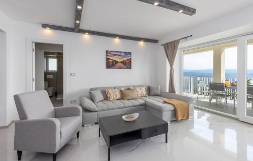 Bregi Apartment | Experience Oceanfront Bliss at Apartman 2A with Pool