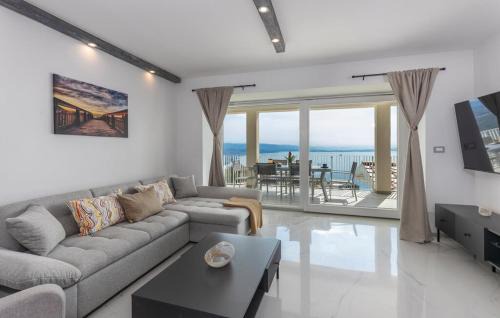 Bregi Apartment | Experience Oceanfront Bliss at Apartman 2A with Pool