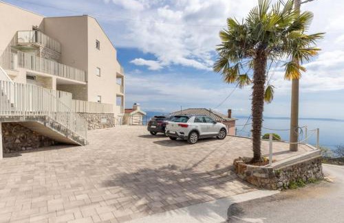Bregi Apartment | Family-Friendly Getaway at Apartman 2B with Pool Access