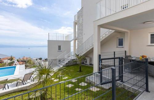 Bregi Apartment | Family-Friendly Getaway at Apartman 2B with Pool Access
