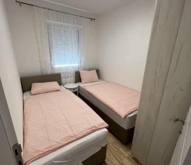 Gradiska Apartment | Elegant Stay at Apartman Afrodita: Rated 9.9/10 and Family-Friendly