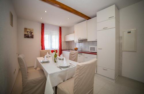 Celina Apartment | Top-Rated Child-Friendly Apartman Bangel with Kitchen