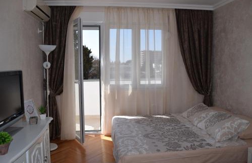 Bar Apartment | Family-Friendly Stay at Apartman Bloom - Rated 9.7/10