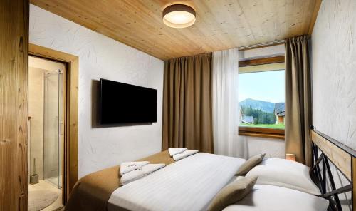 Jasna Apartment | Discover Chalet Demänovka: Family-Friendly with Hot Tub