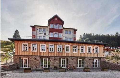 Pec pod Snezkou Apartment | Top-Rated Apartman De Luxe in Pec pod Snezkou with Hot Tub
