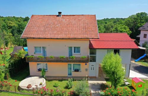 Lipovaca Dreznicka Apartment | Child-Friendly Retreat at Apartman Dorijan - Rated 9.2/10