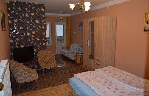 Harkany Apartment | Elegant Apartman Edit: Guest Rated 9/10 with Family Amenities