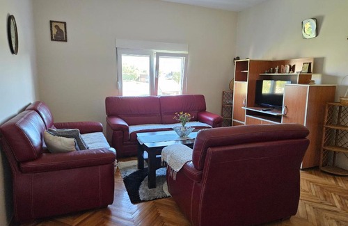 Niksic Apartment | Pet-Friendly Retreat at Apartman Gajic - Guest Rated 9.9