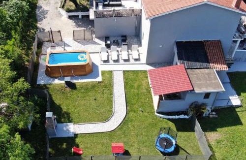 Martinski Apartment | Relax at Apartman Goga: Pool, Jacuzzi & Exceptional Reviews