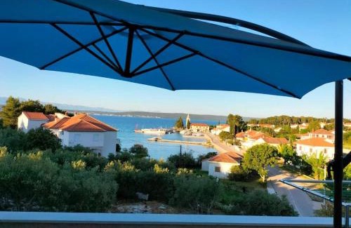 Zdrelac Apartment | Experience Oceanfront Bliss at Apartman Hanna, Rated 10/10!