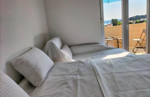 Zdrelac Apartment | Experience Oceanfront Bliss at Apartman Hanna, Rated 10/10!