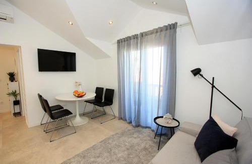 Supetar Apartment | Inviting Stay at Apartman Ivana with Oceanfront Relaxation