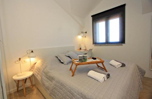 Supetar Apartment | Inviting Stay at Apartman Ivana with Oceanfront Relaxation