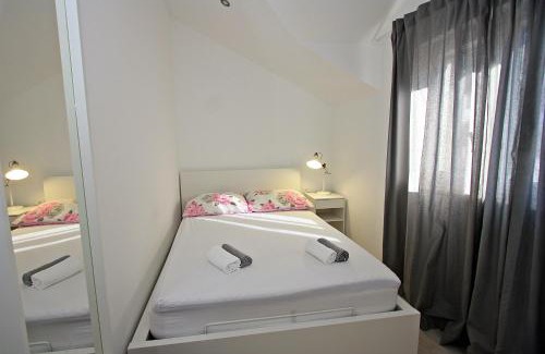 Supetar Apartment | Inviting Stay at Apartman Ivana with Oceanfront Relaxation