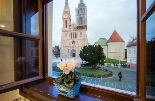 Donji Grad Apartment | Eco-Friendly Apartman Kaptol with Hot Tub & Family Perks