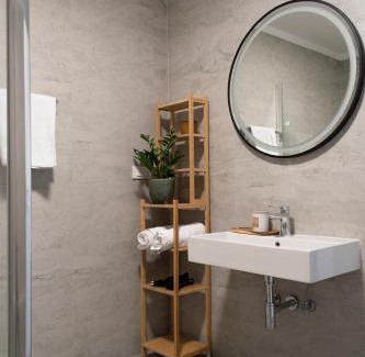 Donji Grad Apartment | Eco-Friendly Apartman Kaptol with Hot Tub & Family Perks