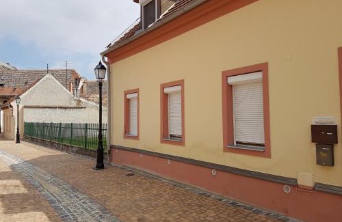 Mosonmagyarovar Apartment | Explore Apartman Kaszás Central: Rated 9/10 by Guests