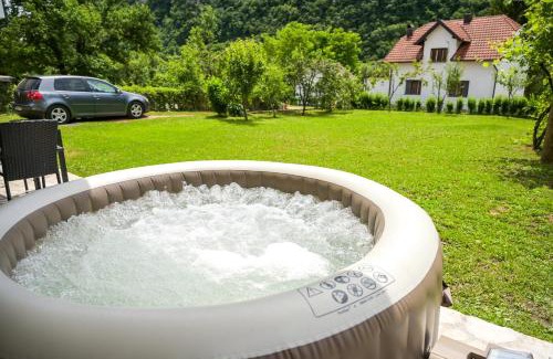 Jajce Apartment | Pet-Friendly Apartman Kiko with Hot Tub & 9.6/10 Rating
