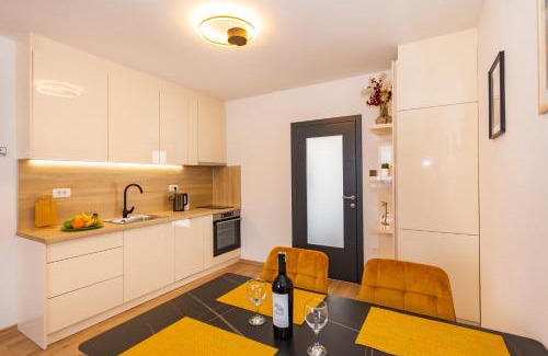 Canton 10 Apartment | Family-Friendly Retreat at Apartman Krželj A4