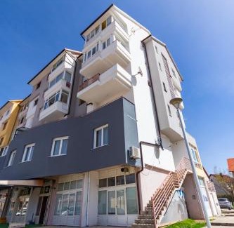 Canton 10 Apartment | Family-Friendly Retreat at Apartman Krželj A4