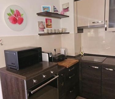 Sarsoni Apartment | Top-Rated Oceanfront Escape at Apartman Kristijan