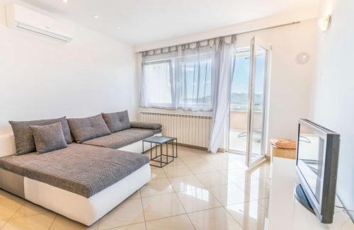 Sestanovac Apartment | Pet-Friendly Apartment Lara: Guest Rated 9.3/10