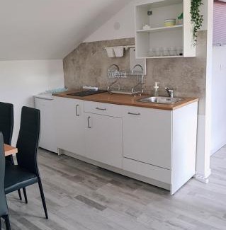 Tusilovic Apartment | Kid-Friendly Escape at Apartman Castle - Rated 9/10!