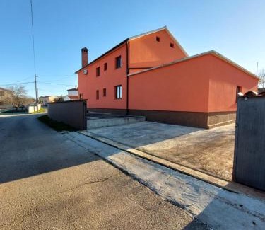 Peruski Apartment | Top-Rated Child-Friendly Escape at Apartman Ljiljana