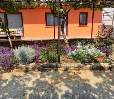 Peruski Apartment | Top-Rated Child-Friendly Escape at Apartman Ljiljana
