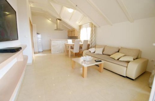 Murter Apartment | Serene Oceanfront Apartment with Hot Tub & Family Amenities