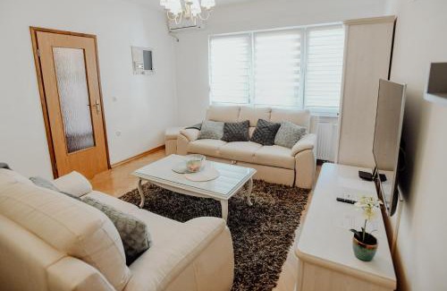 Dakovo Apartment | Cozy Apartman M5: Child-Friendly with Top Guest Ratings