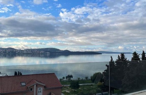 Seget Donji Apartment | Explore Apartman Magdalena Trogir: 4-Star Ocean View Retreat