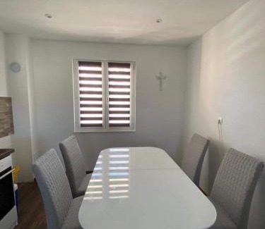 Sestanovac Apartment | Top-Rated Apartman MARA: Pet & Child Friendly Retreat