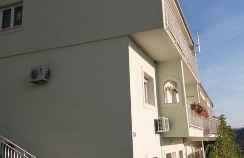 Blato na Cetini Apartment | Top-Rated Child-Friendly Stay at Apartman Mario 2