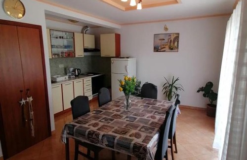 Blato na Cetini Apartment | Top-Rated Child-Friendly Stay at Apartman Mario 2