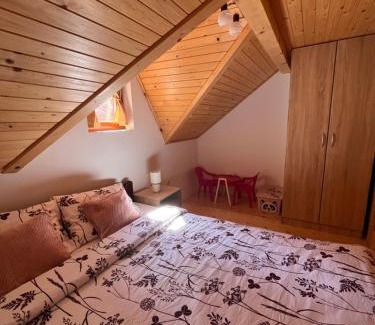 Kremna Apartment | Guest Rated 10/10: Family-Friendly Apartman Marjanović Tara