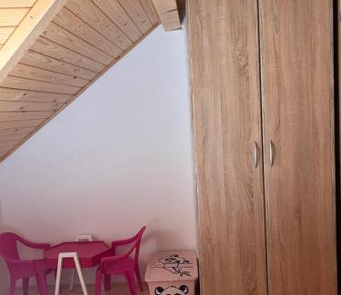 Kremna Apartment | Guest Rated 10/10: Family-Friendly Apartman Marjanović Tara