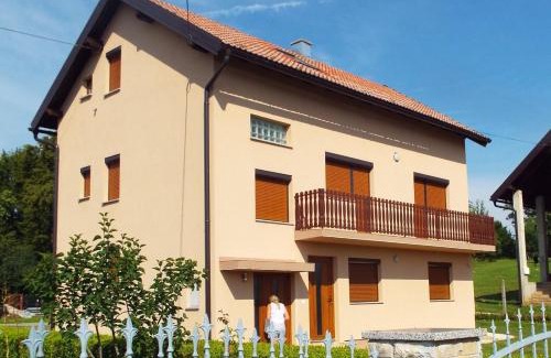 Lipovaca Dreznicka Apartment | Family-Friendly Getaway at Apartman Mate - Rated 9.2/10