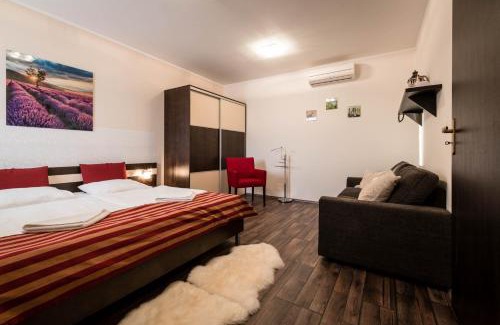 Besenova Apartment | Inviting Apartman Mirka - Hotel Luka with Pool & Hot Tub