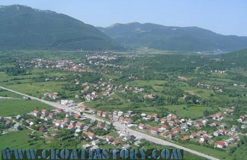 Municipality of Gracac Apartment | Pet-Friendly Retreat at Apartman Mislav with Kitchen Access