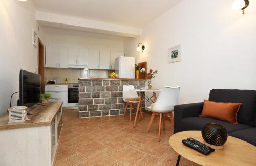 Kamenari Apartment | Cozy Apartman Old Pier: Your Ideal Getaway Awaits