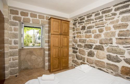 Kamenari Apartment | Cozy Apartman Old Pier: Your Ideal Getaway Awaits