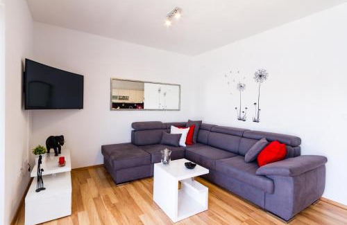 Cove Tri Zala (Zrnovo) Apartment | Oceanfront Bliss at Apartman Orlando: Rated 9.9/10