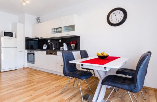 Cove Tri Zala (Zrnovo) Apartment | Oceanfront Bliss at Apartman Orlando: Rated 9.9/10